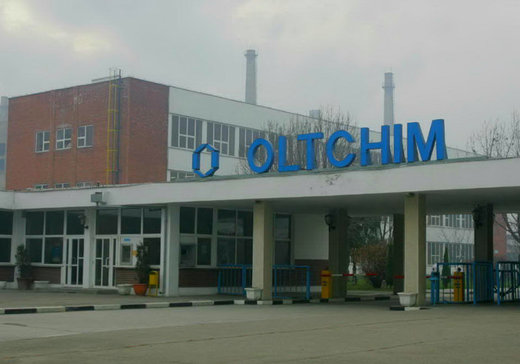 FOTO ISU revine - Incendiul de pe platforma Oltchim de fapt încă nu a fost lichidat