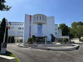 Maternitate închisă în România. "E ca un bolovan de picior, ne rugăm de Casa de Asigurări să ne dea și nouă niște paturi în plus, nu ne dau nici bani suficienți. Nu putem să ne extindem", spune Ioan Simion, proprietar SanConfind