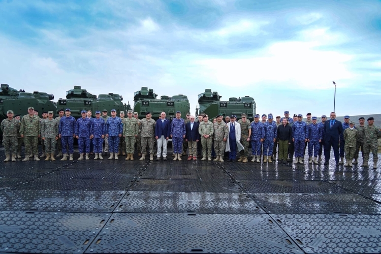 FOTO România a primit din SUA primele vehicule amfibii de asalt AAV-7