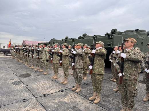 FOTO România a primit din SUA primele vehicule amfibii de asalt AAV-7