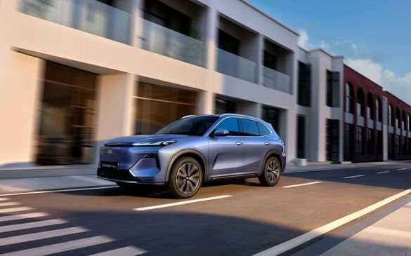 Geely lansează primul său SUV plug-in hybrid în România FOTO