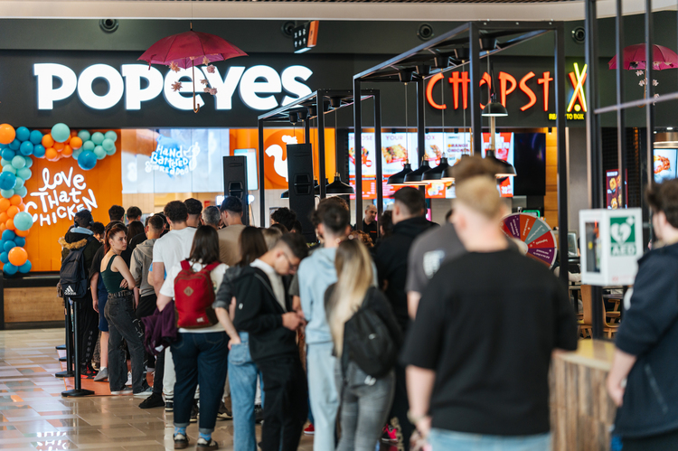 FOTO Popeyes a deschis primul restaurant din Târgu Mureș