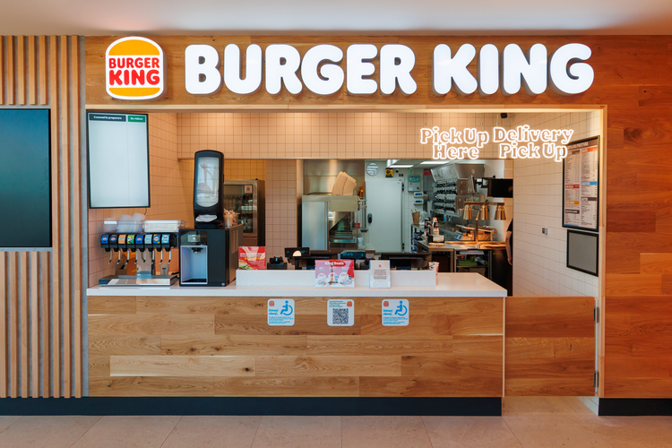 FOTO Premieră în România. Burger King și Popeyes deschid în București primul spațiu comun