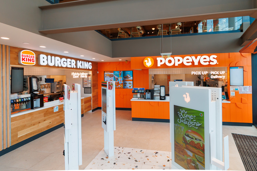 FOTO Premieră în România. Burger King și Popeyes deschid în București primul spațiu comun