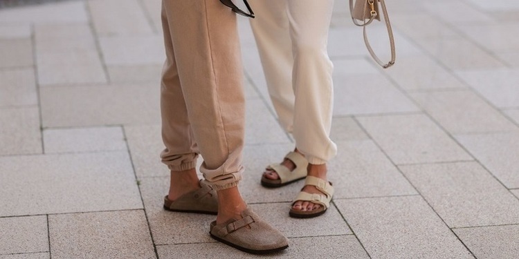 FOTO Lidl retrage de la vânzare, obligat de instanță, sandale care imită modelele Birkenstock - tribunal din Țările de Jos