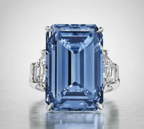 FOTO Un celebru diamant albastru a fost vândut cu 57,6 milioane de dolari, stabilind un nou record mondial