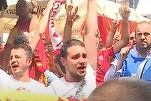 VIDEO După seceta adusă de pandemie, proprietarii de restaurante din Centrul Vechi al Capitalei au intrat direct sub asediul suporterilor străini veniți la Euro2020 Duelul Ucraina - Macedonia de Nord s-a dat deja între suporteri, care au împânzit terasel