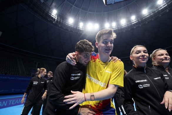FOTO România este vicecampioană europeană la tenis de masă atât la feminin, cât și la masculin
