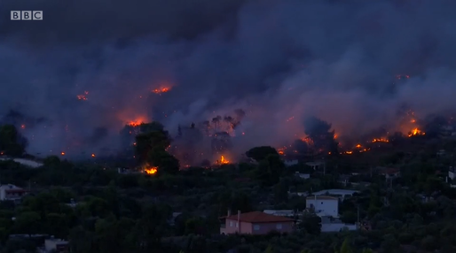  Cel puțin 50 de oameni și-au pierdut viața în incendiile de vegetație din împrejurimile Atenei. Cea mai mare criză provocată de incendii în ultimii 10 ani