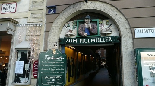 Atac armat într-unul dintre cele mai cunoscute restaurante din Viena. Cel puțin două persoane au fost împușcate