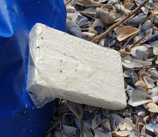 Șase pachete cu 170 kg de cocaină, găsite plutind pe mare în Bulgaria, în apropierea graniței cu România