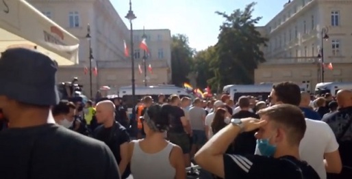 VIDEO Sute de manifestanți la Varșovia pro și contra drepturilor comunității LGBT