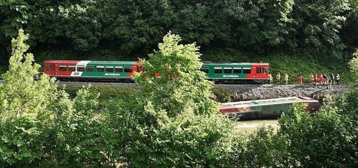 VIDEO Austria - un tren cu adolescenți și copii a căzut într-un râu