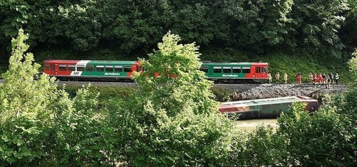VIDEO Austria - un tren cu adolescenți și copii a căzut într-un râu