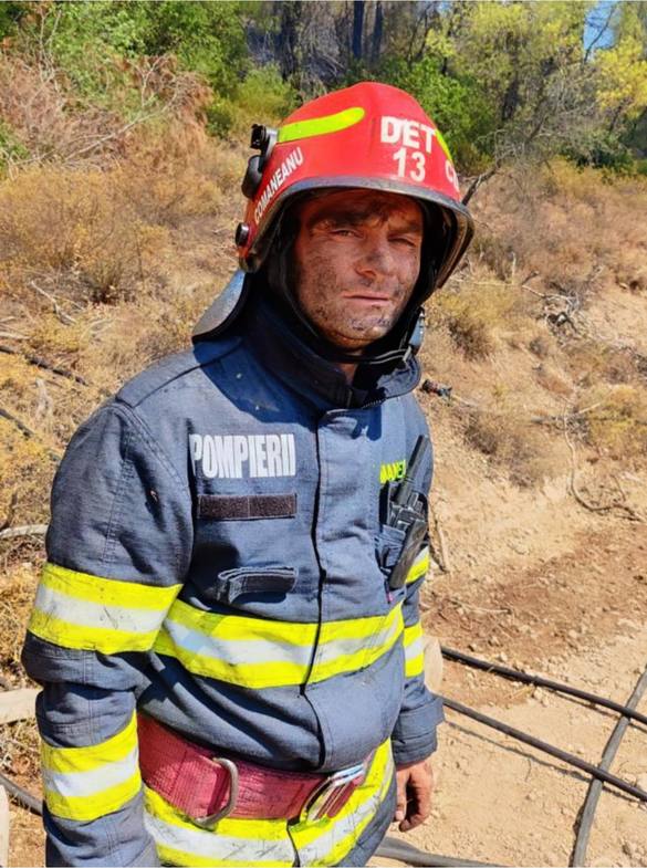 FOTO Ziar elen, despre pompierii români din insula Evia: Parcă sunt extratereștri!
