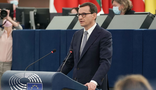 Premierul polonez acuză: UE ne amenință țara cu ”pistolul la tâmplă”