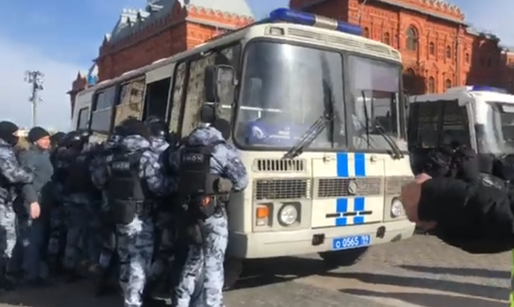 Peste 4.600 de persoane arestate duminică în Rusia, după ce au participat la proteste privind invazia din Ucraina
