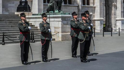 Ungaria crește salariul militarilor