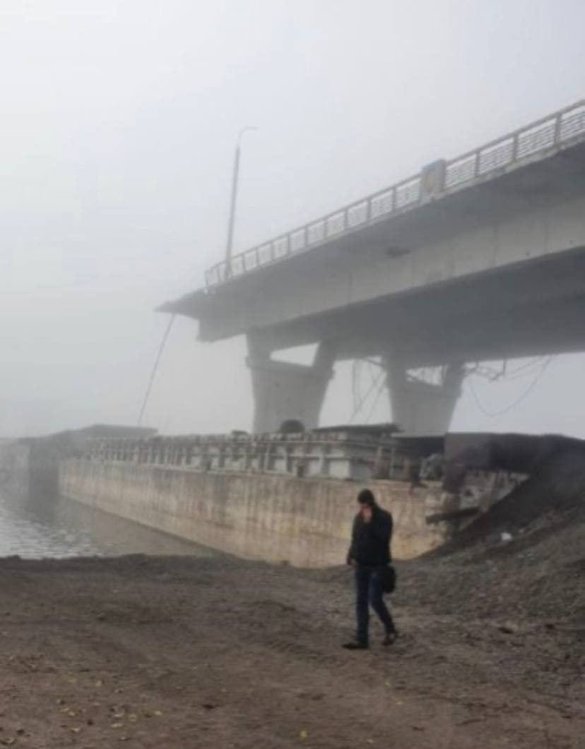 VIDEO Podul strategic de peste Nipru s-a prăbușit