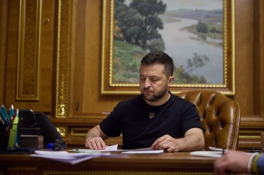 Volodimir Zelenski a impus sancțiuni împotriva unuia dintre cei mai bogați oameni din Ucraina și a 9 preoți