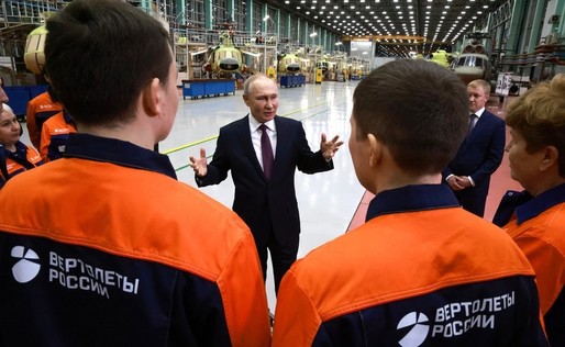 FOTO Putin, dialog în Siberia cu muncitorii. "Ziceau că ne vom prăbuși în 2-3 săptămâni sau într-o lună."
