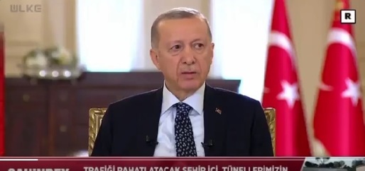 VIDEO Momentul în care un alegător a observat că la coadă la vot, în spatele lui, stă însuși Erdogan