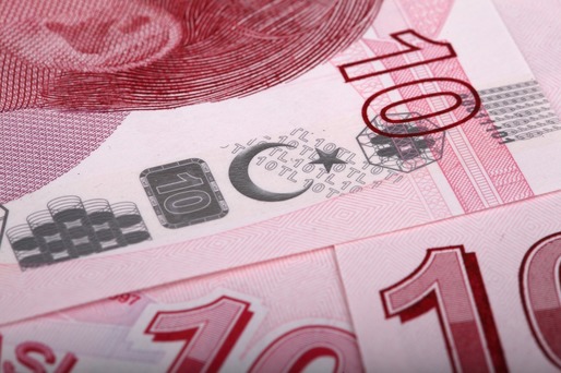 Lira turcească a atins un nou minim record în raport cu dolarul