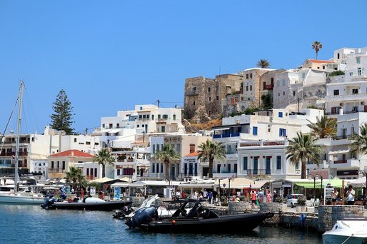 Grecia: Deficitul comercial s-a înjumătățit, datorită veniturilor ridicate din turism