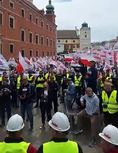 VIDEO Green Deal-ul îi înfurie pe fermierii polonezi. Mii de oameni au protestat la Varșovia față de „Otrava Verde” 