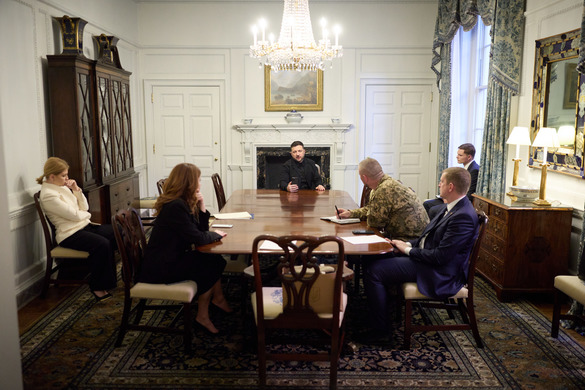 FOTO Zelenski pare să fi plecat cu mâna goală de la Casa Albă privind rachetele Tomahawk. Trump: Ucraina și Rusia ”să se oprească acolo unde sunt”