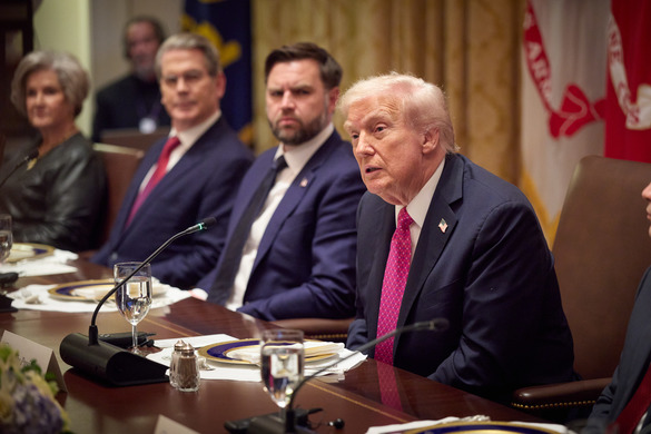 FOTO Zelenski pare să fi plecat cu mâna goală de la Casa Albă privind rachetele Tomahawk. Trump: Ucraina și Rusia ”să se oprească acolo unde sunt”