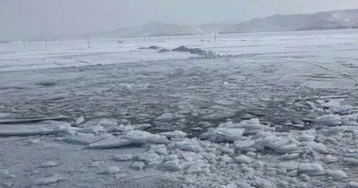 Autobuz cu turiști, scufundat în Lacul Baikal VIDEO