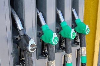 Unde dai cu drona și unde crapă. Apar primele semne ale penuriei de carburanți… în Ucraina