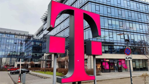 Deutsche Telekom se extinde în Polonia, cu achiziții de 1 miliard de euro