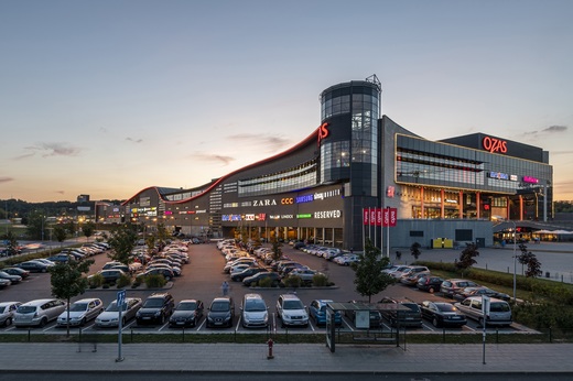 Cel mai mare investitor imobiliar din România anunță vânzarea centrului comercial Ozas din Vilnius, marcând ieșirea din regiunea Baltică