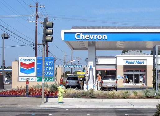 Chevron plătește 53 miliarde dolari pentru rivalul Hess. A doua preluare majoră din industria petrolieră americană de la începutul lunii