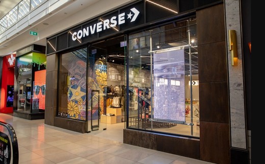 Nike continuă concedierile și dă afară angajați de la Converse