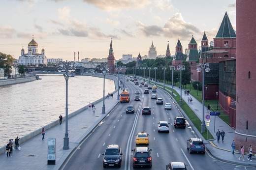 Pagerele și hărțile de hârtie revin la modă în Moscova. Comparații sarcastice cu epoca de piatră