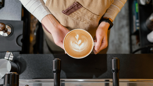 Starbucks dă bonusuri angajaților pentru a fi mai prietenoși și mai rapizi, în SUA