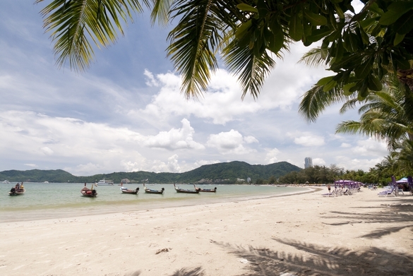 Plaja Patong din Insula thailandeză Phuket. Sursa foto: Aburns72 | Dreamstime.com