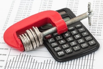 Instituțiile publice vor avea termen de grație de la executarea silită, inclusiv la poprire, și pentru conturile deschise la băncile comerciale