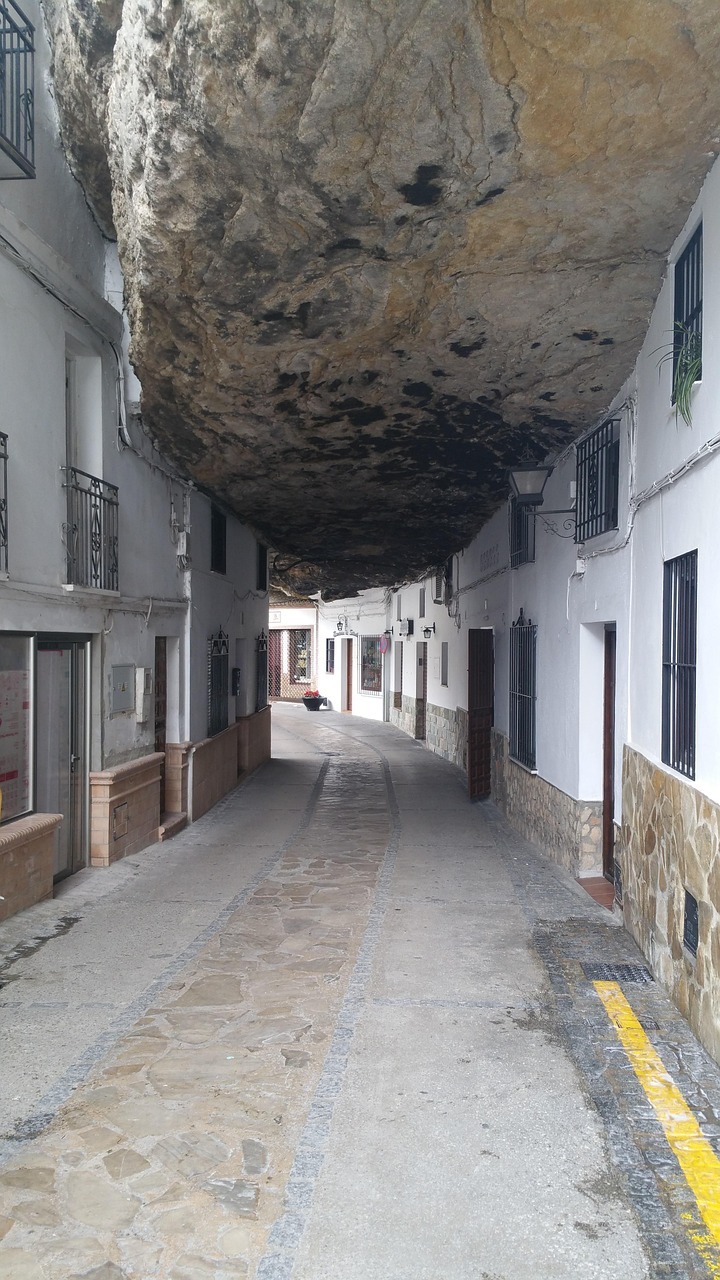 Casalux.ro - FOTO Satul cu case în stânci din inima Andaluziei
