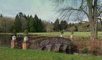 Casalux.ro - Grădini celebre: Painshill Park sau scenografia perfectă a romantismului englezesc
