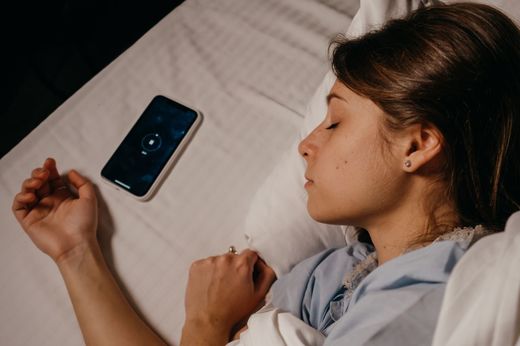 Life.ro - Când singurul timp care îți aparține începe după miezul nopții. De ce amânăm somnul