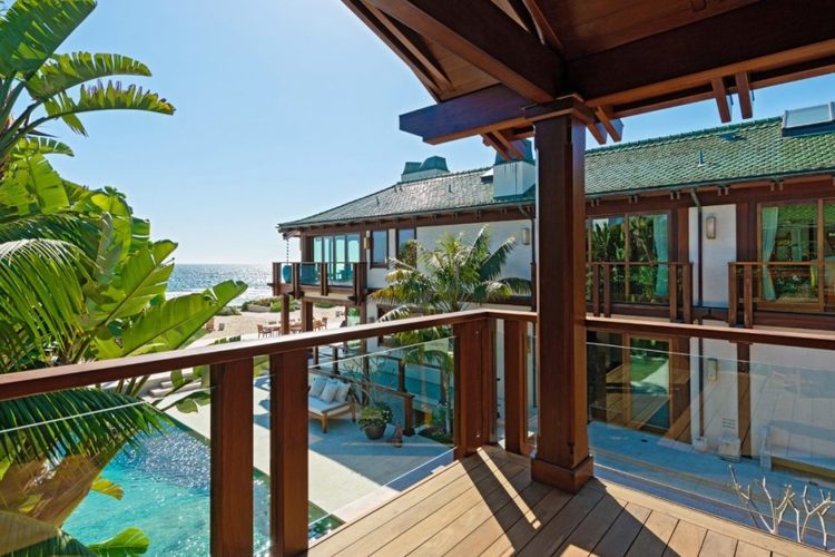 Casalux.ro - FOTO Pierce Brosnan își vinde vila din Malibu