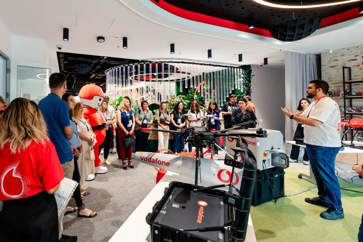 FOTO Vodafone și Telekom, mesaj în România către clienți după finalizarea fuziunii. Ce se întâmplă cu facturile și contractul actual