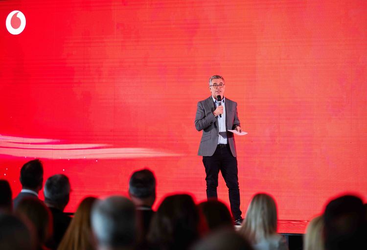 Vodafone lansează GEN10 și caută următoarea generație de campioni a României alături de Nadia Comăneci și Ciprian Marica