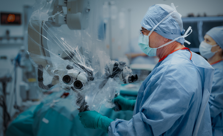 Pacienții din vestul țării au acces la unul dintre cele mai moderne centre de neurochirurgie cerebrală și spinală, la Timișoara. Peste 1,5 mil. de euro au fost investiți în dotarea centrului
