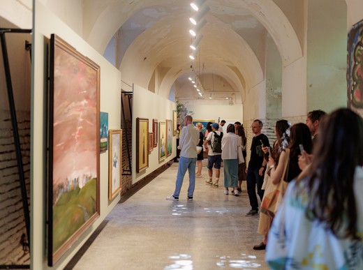 O vară cu artă la Sibiu: REGINA MARIA susține „Transilvania | Extravaganza”, cea mai amplă expoziție dedicată lui Ștefan Câlția