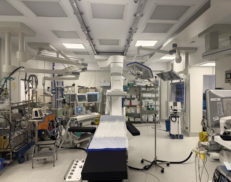 Ponderas Academic Hospital investește 1,7 milioane de euro într-o sală hibridă de angiografie și chirurgie cardiovasculară